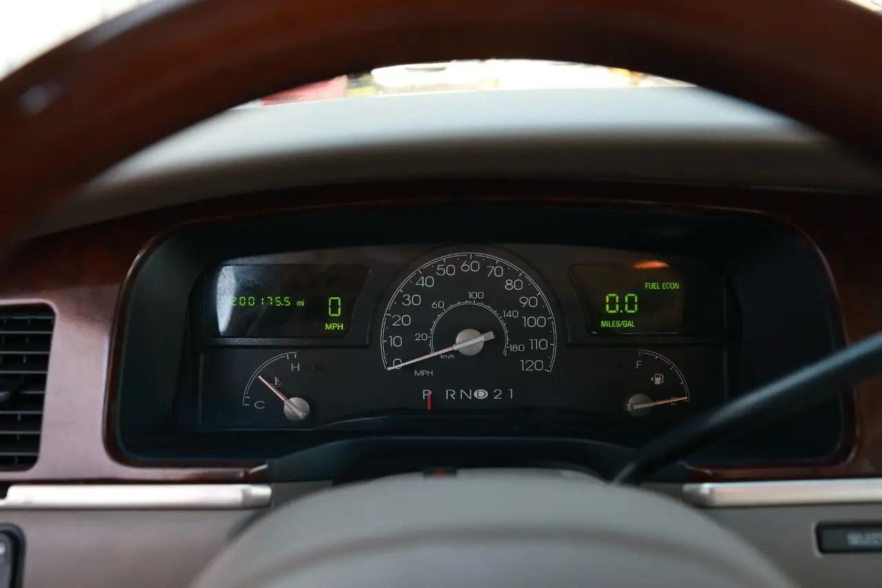 Lincoln Town Car  2003