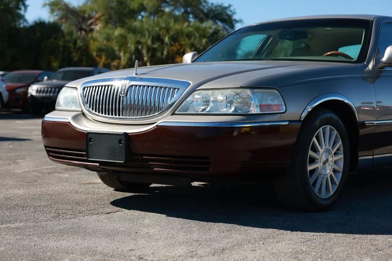 Lincoln Town Car  2003