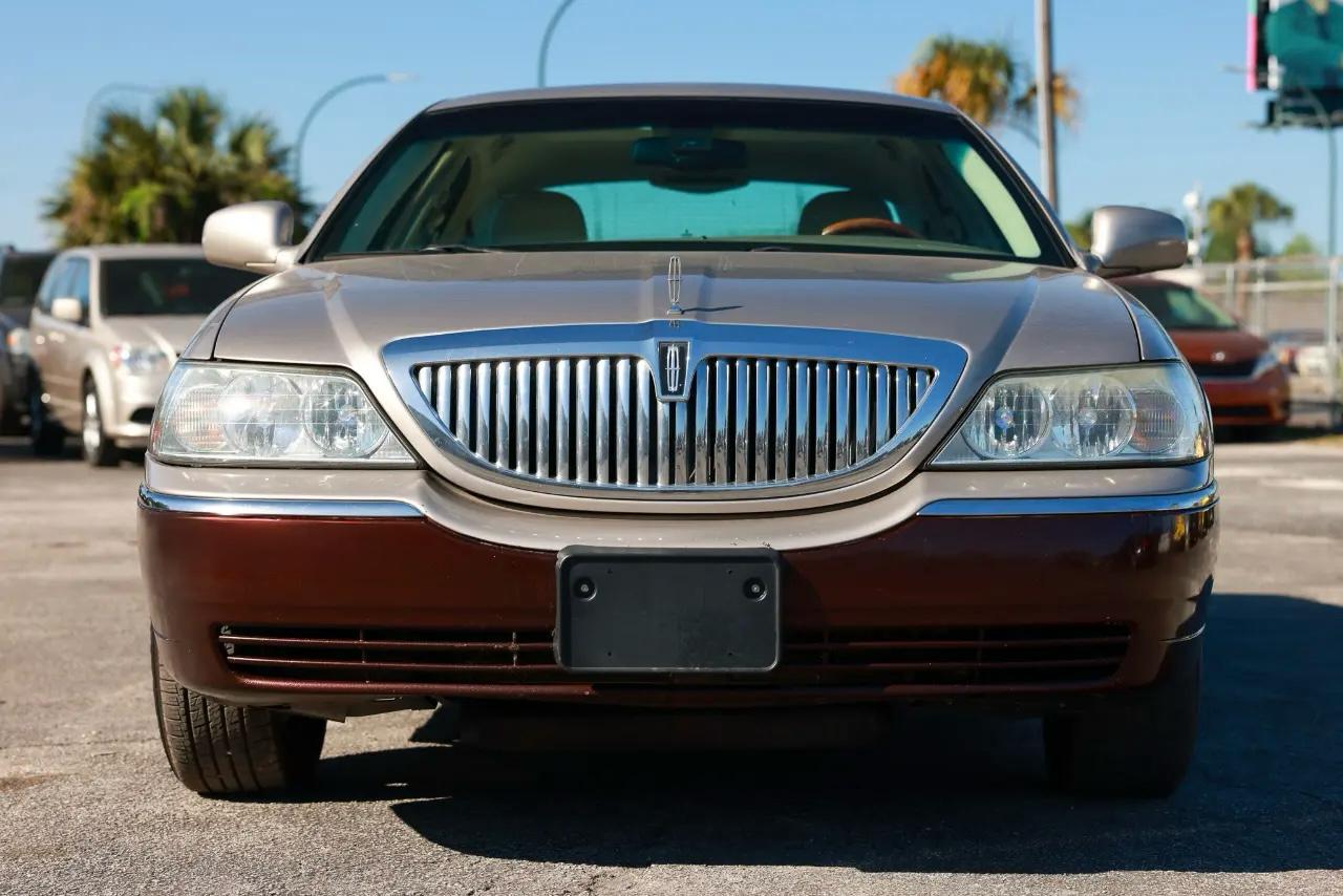 Lincoln Town Car  2003
