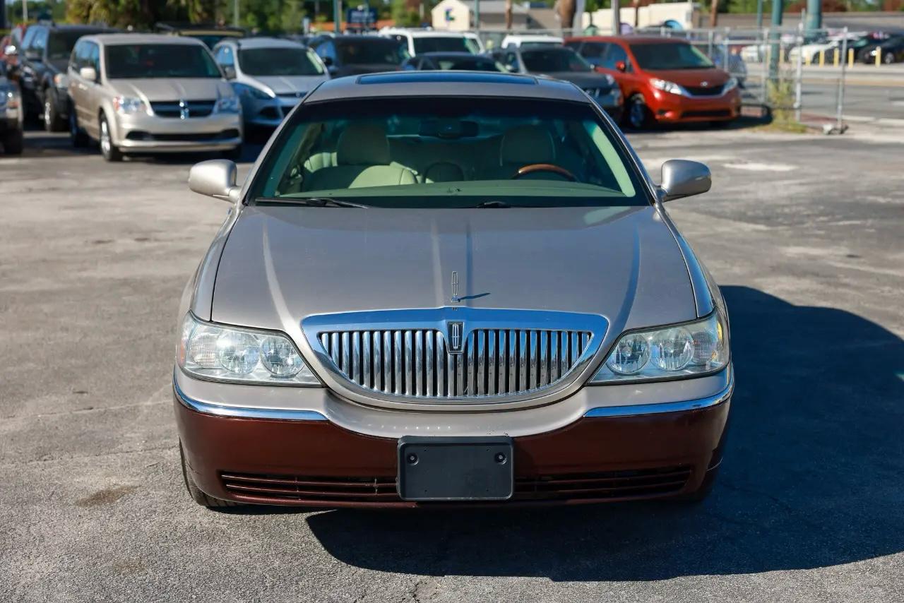 Lincoln Town Car  2003