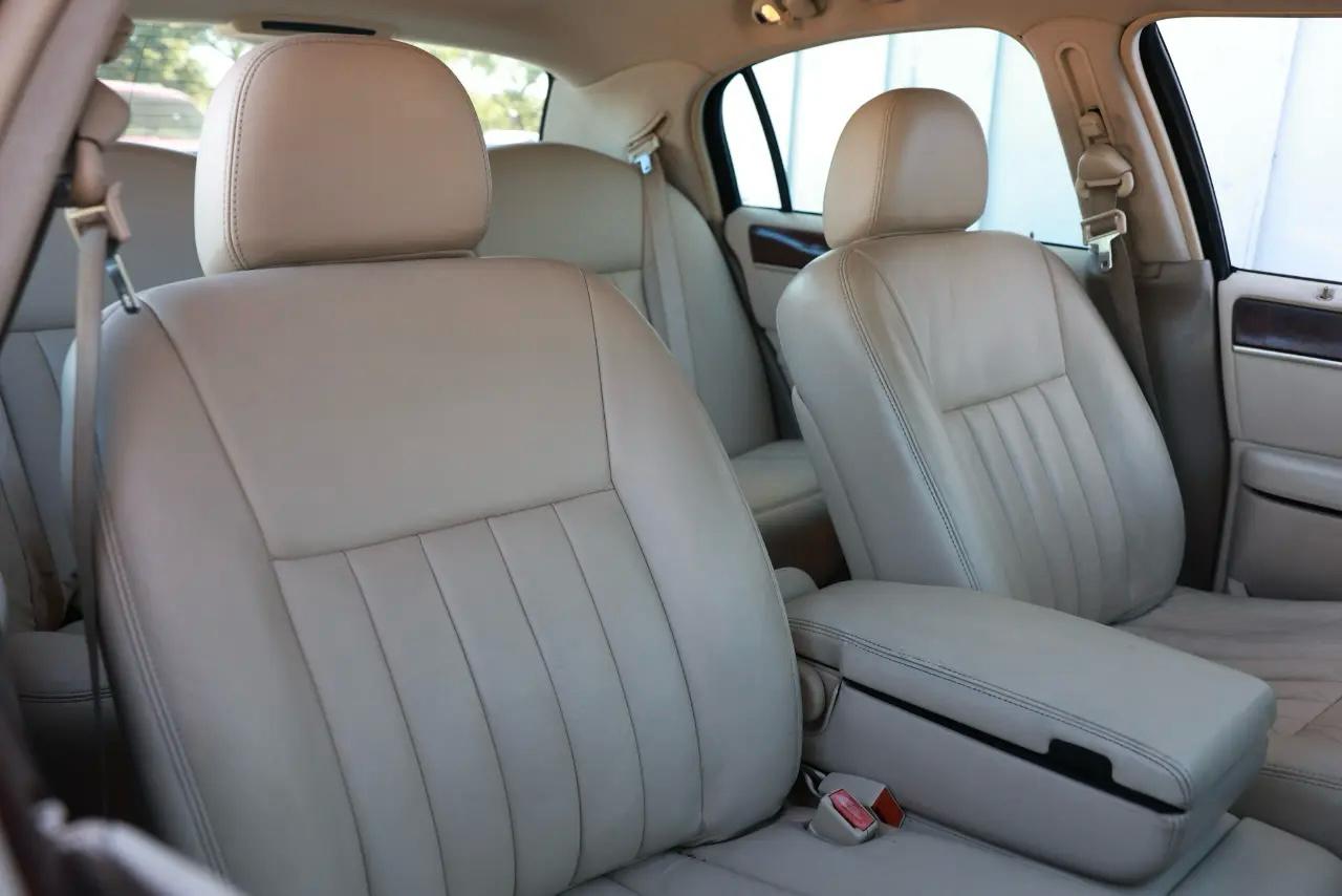 Lincoln Town Car  2003