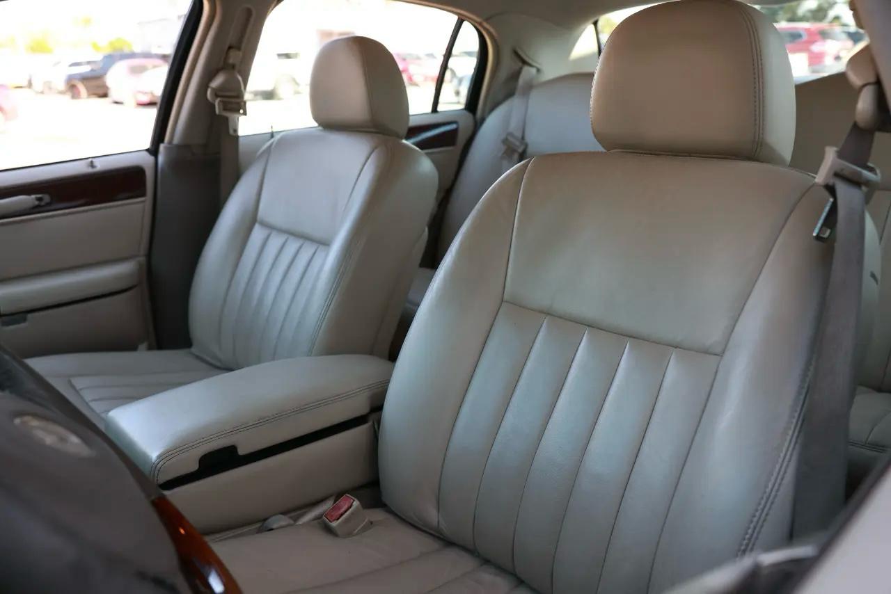 Lincoln Town Car  2003