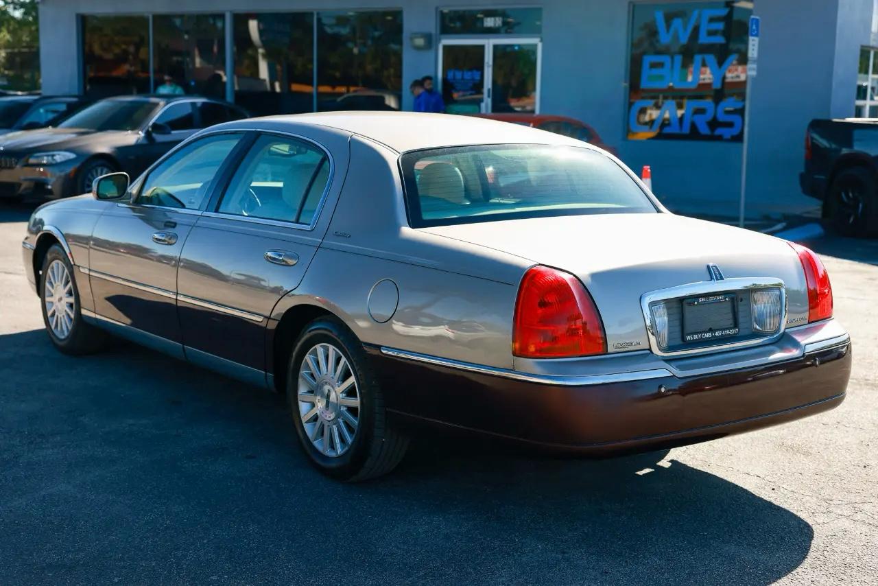 Lincoln Town Car  2003