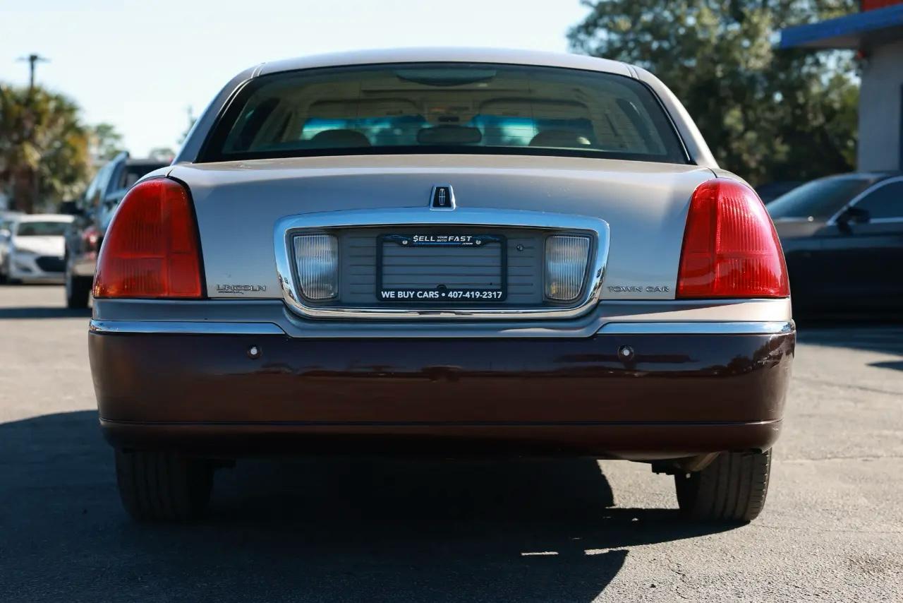 Lincoln Town Car  2003