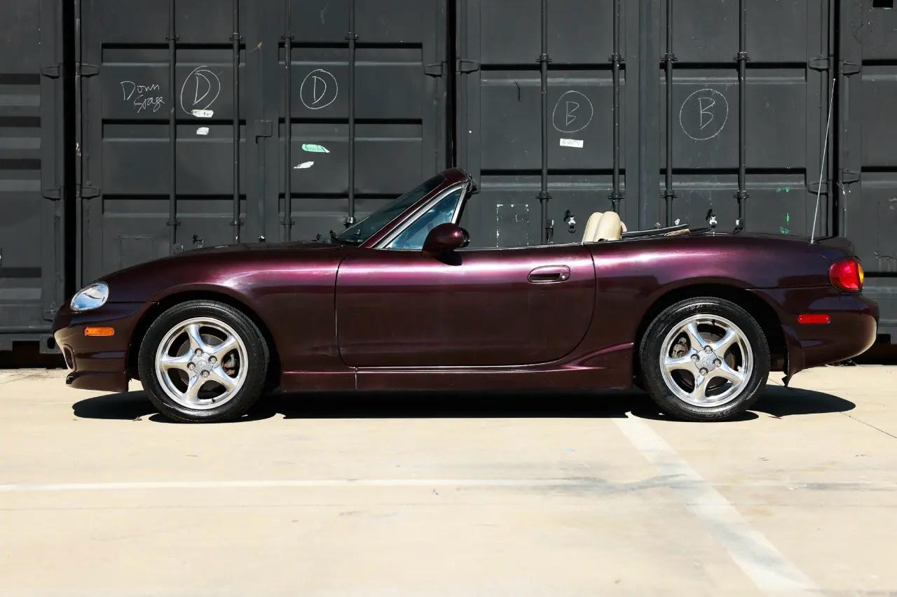 View vehicle photo 3