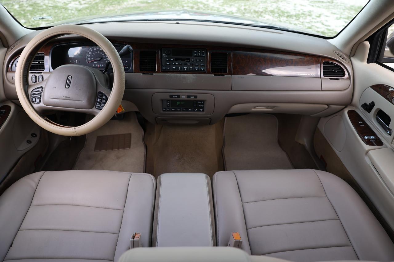 Lincoln Town Car  2001