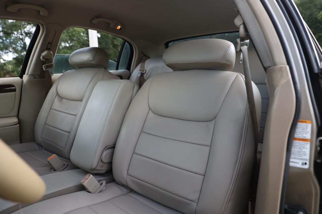Lincoln Town Car  2001