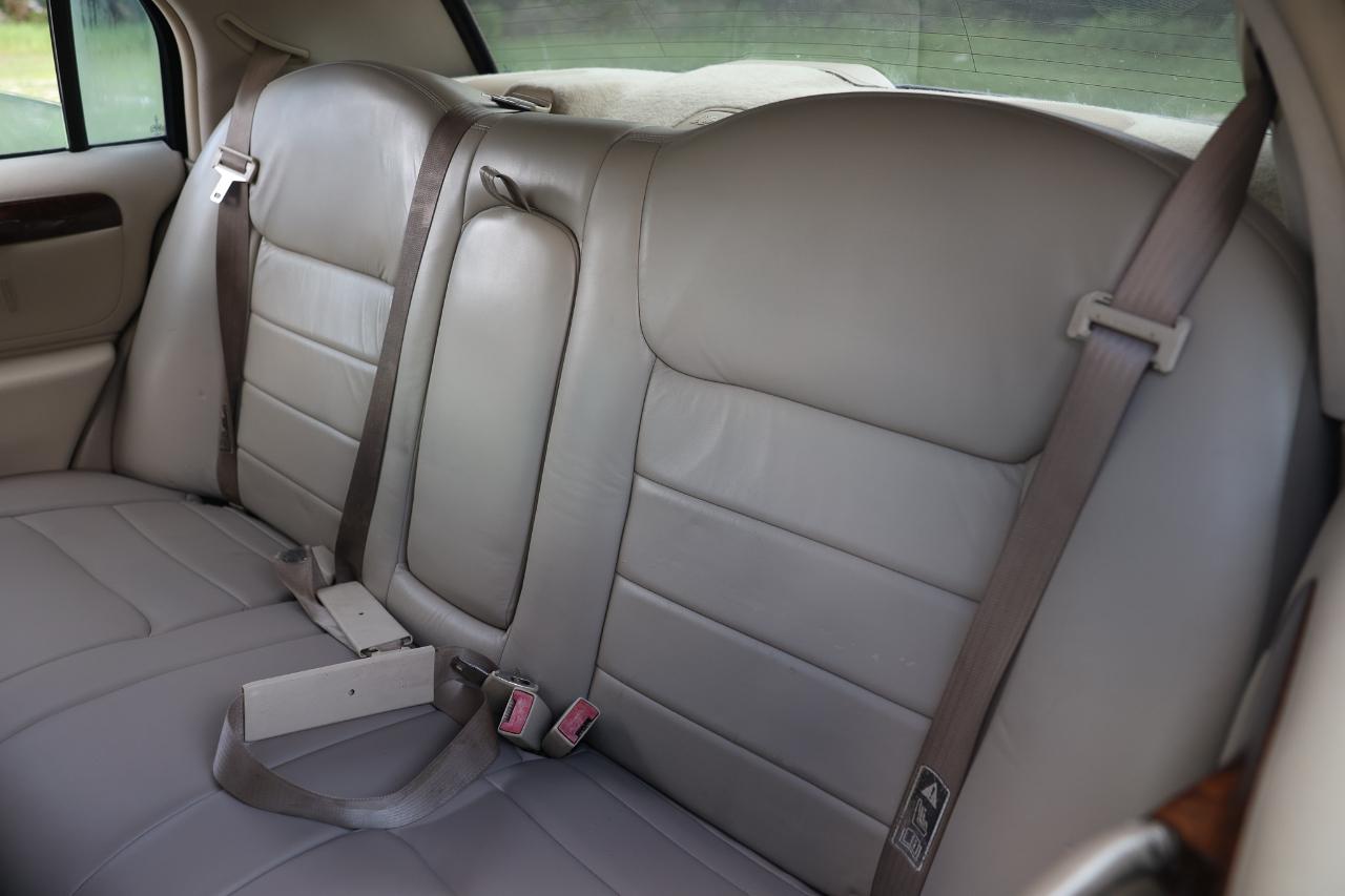 Lincoln Town Car  2001