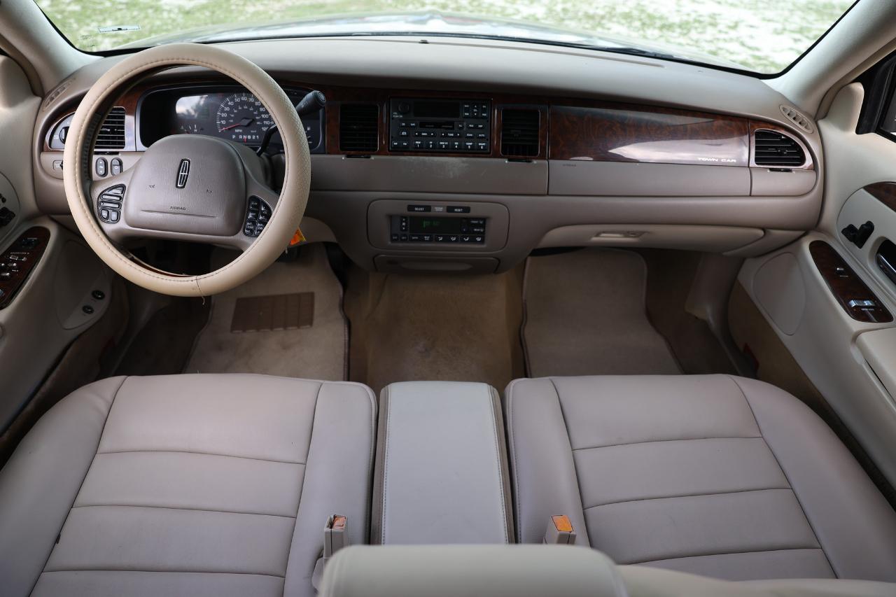Lincoln Town Car  2001