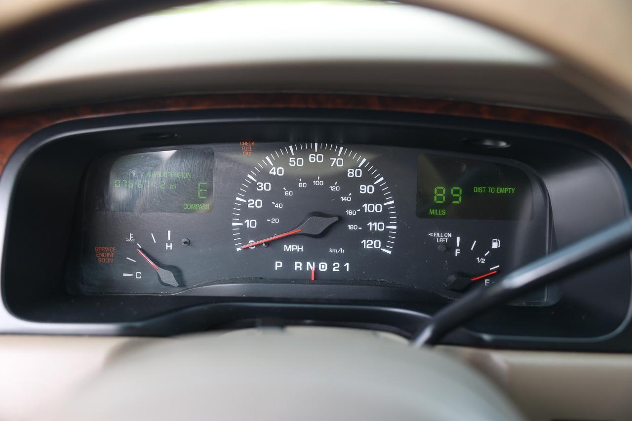 Lincoln Town Car  2001