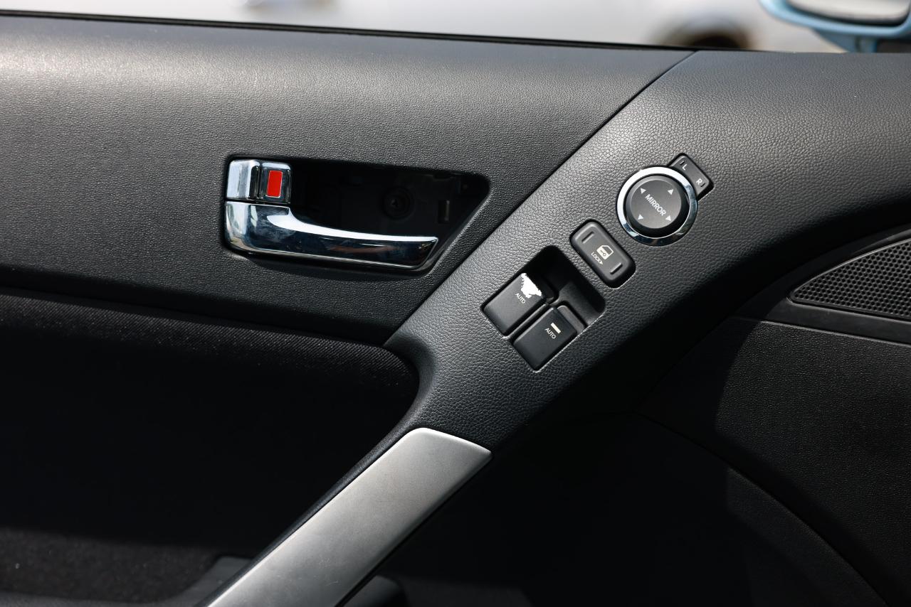 Hyundai Genesis  2010