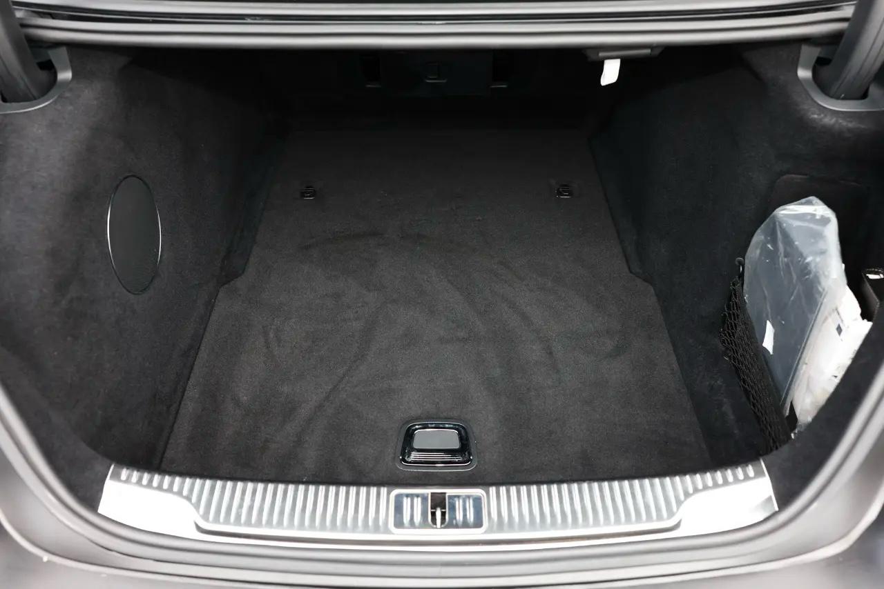 Mercedes-Benz S-Class  2022