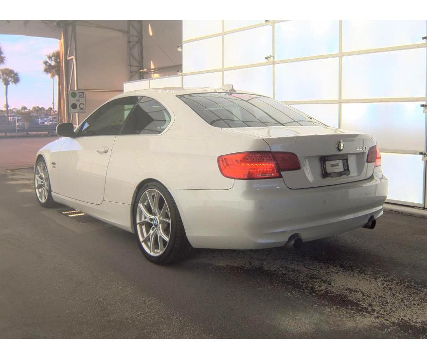 BMW 3 Series  2011