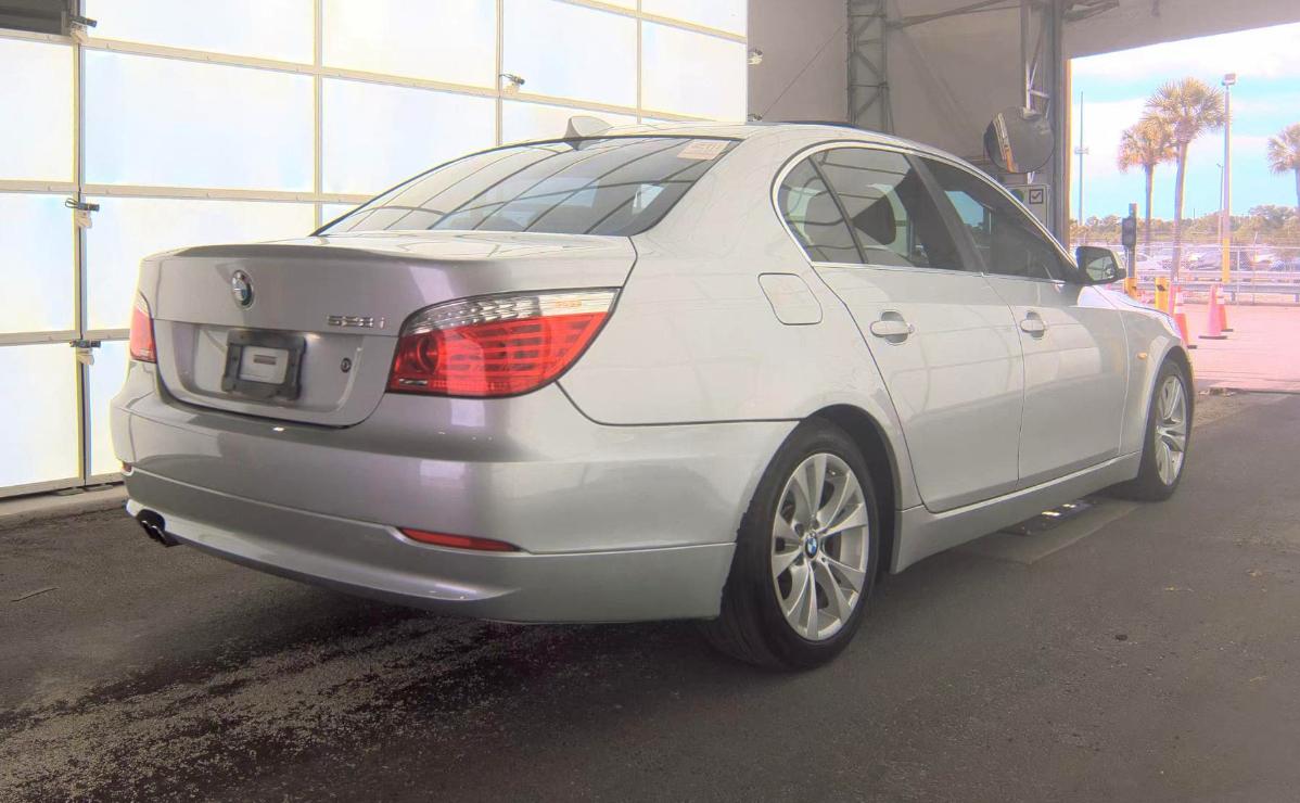 BMW 528i  2010