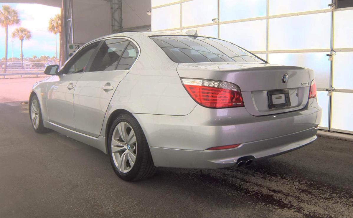 BMW 528i  2010