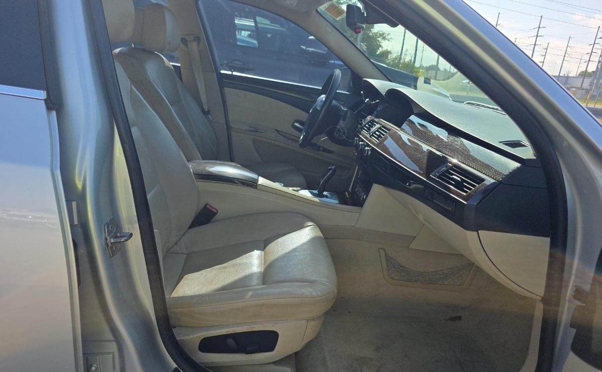BMW 528i  2010