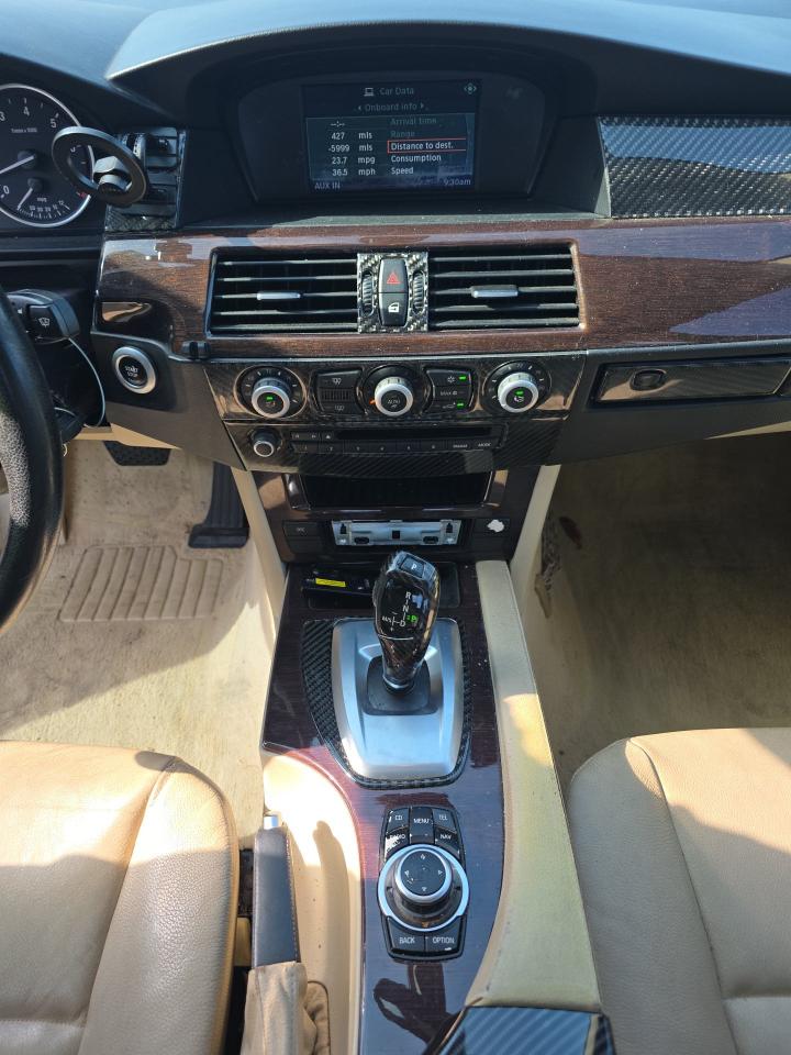 BMW 528i  2010