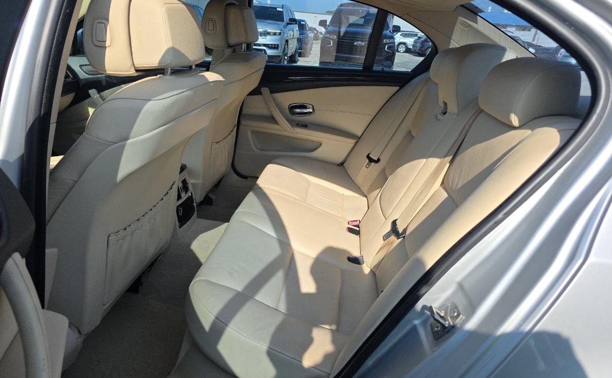 BMW 528i  2010