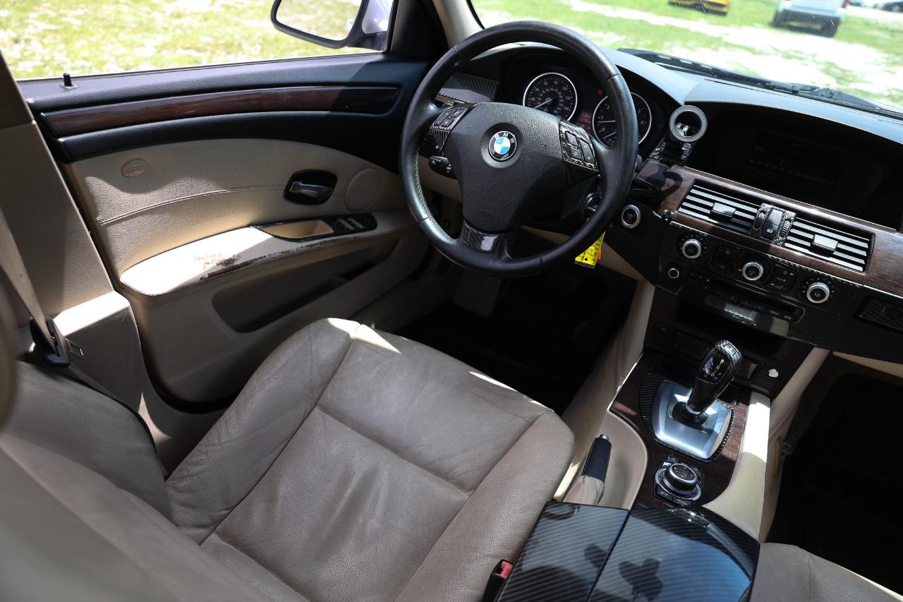 BMW 528i  2010