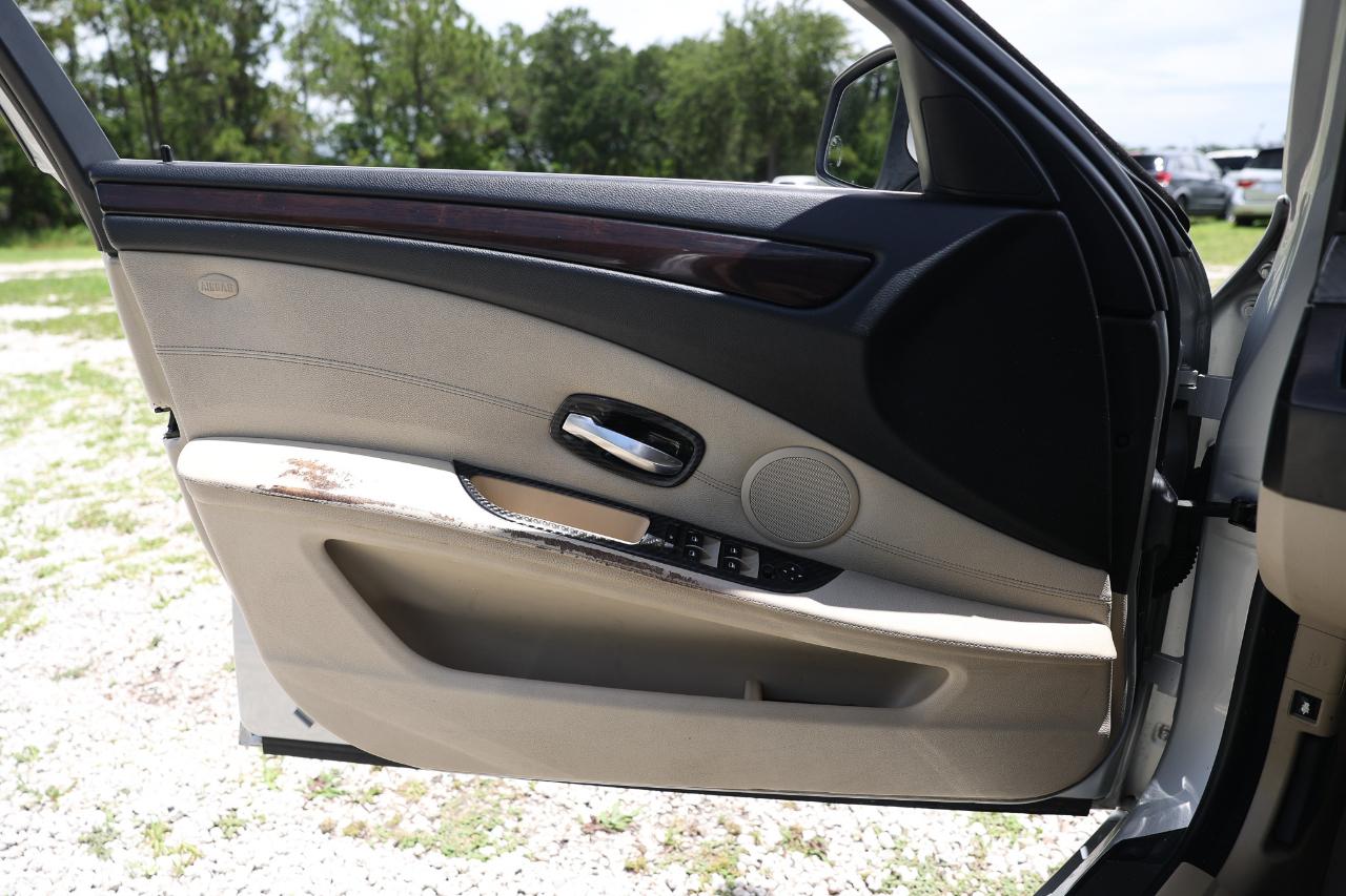 BMW 528i  2010