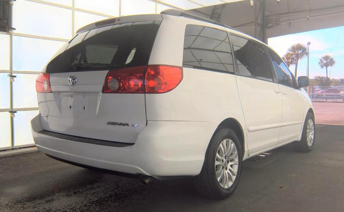 Toyota Sienna  2010