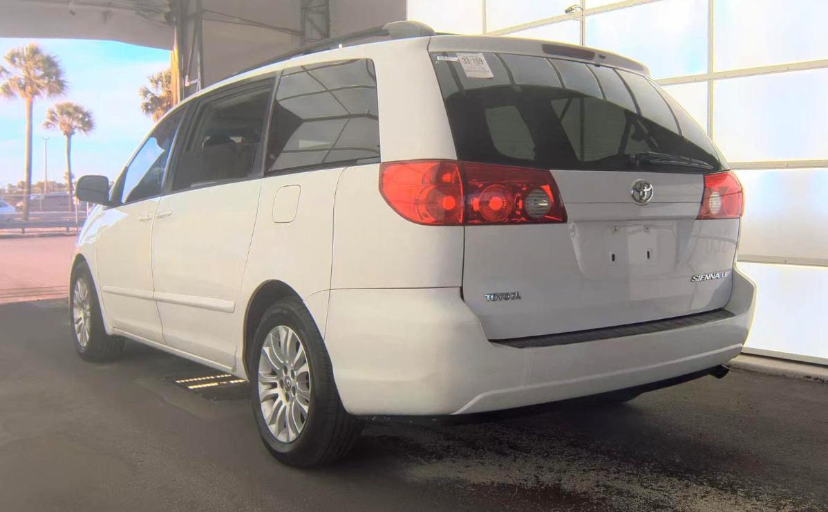 Toyota Sienna  2010