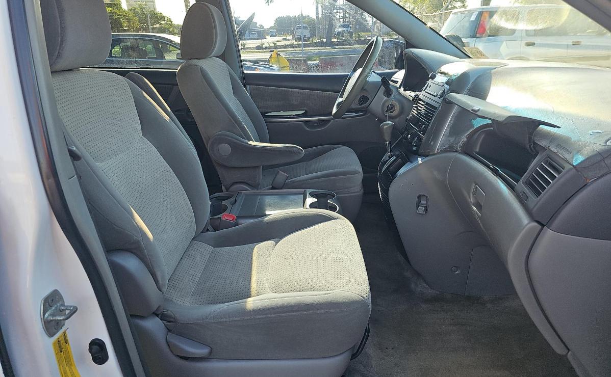 Toyota Sienna  2010