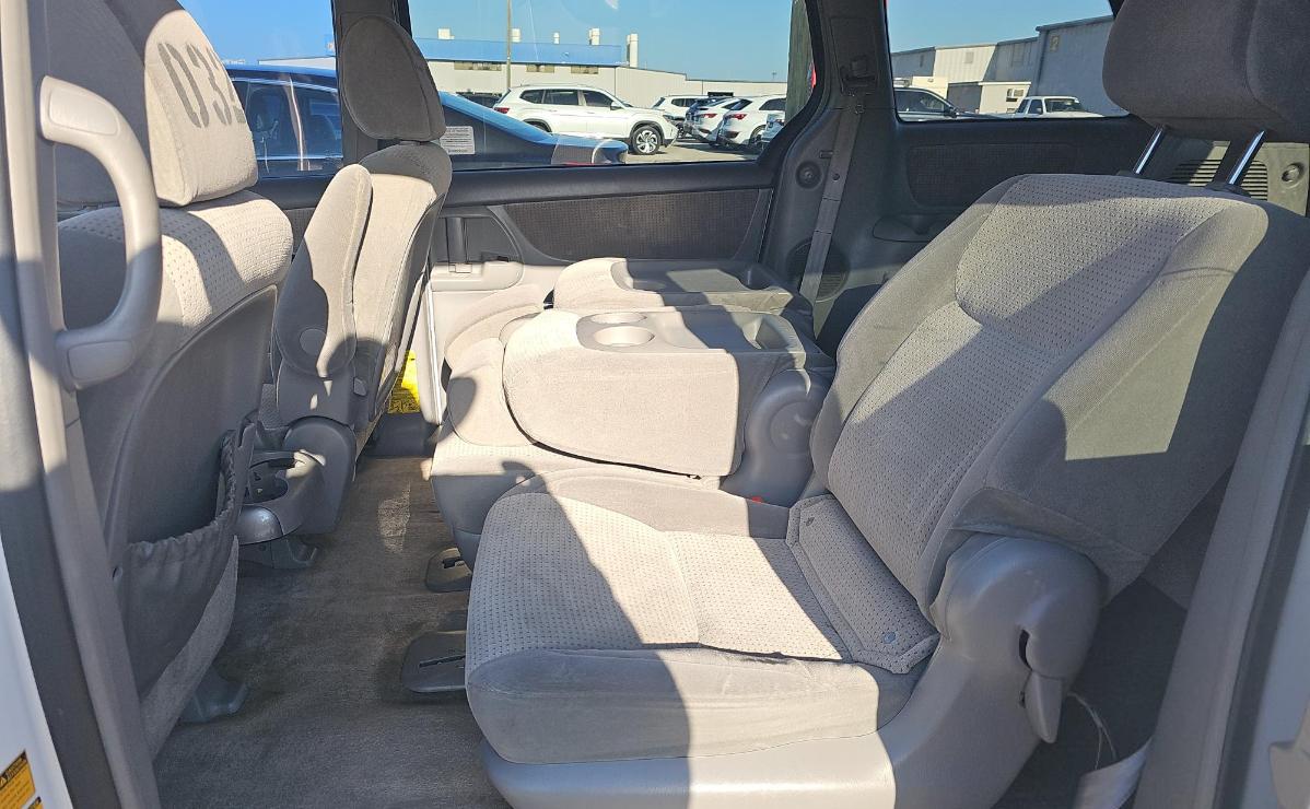 Toyota Sienna  2010