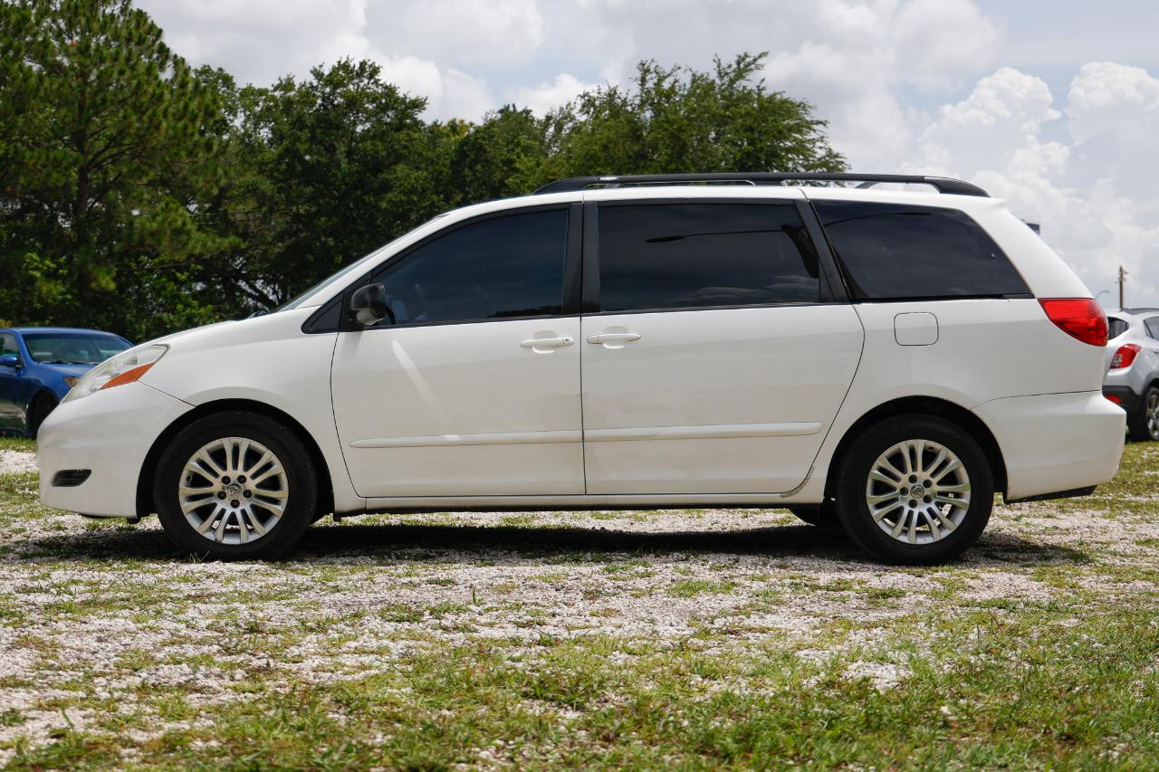 Toyota Sienna  2010