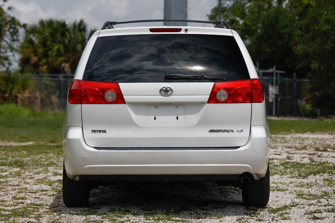 Toyota Sienna  2010