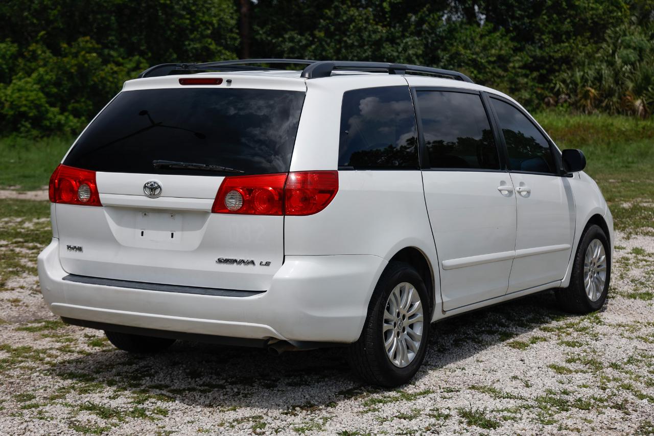 Toyota Sienna  2010