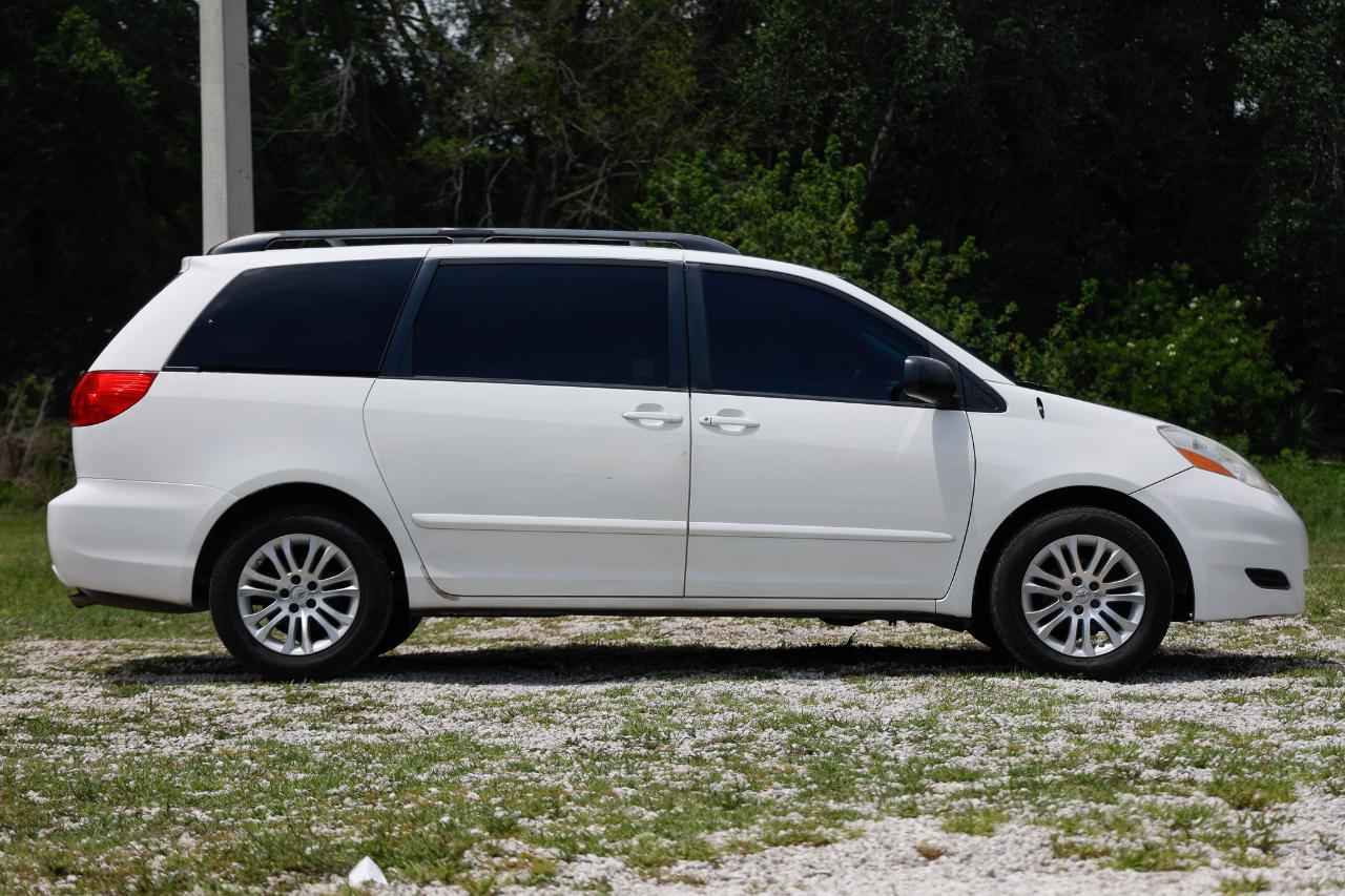 Toyota Sienna  2010