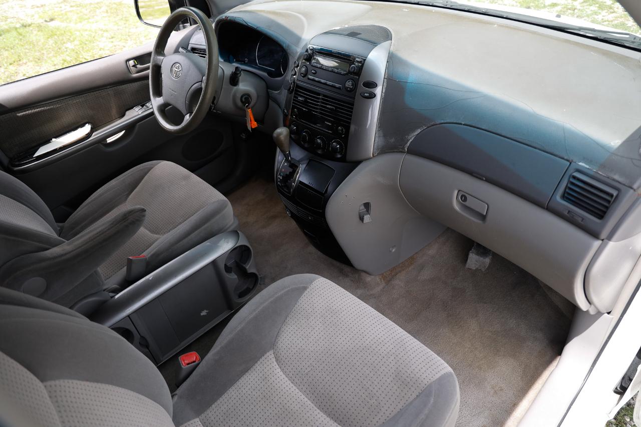 Toyota Sienna  2010