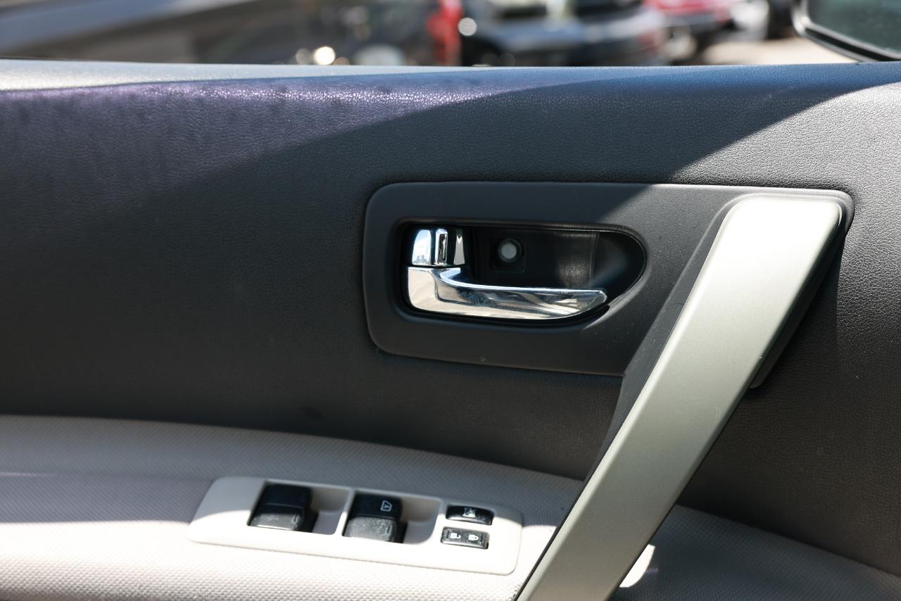 Nissan Rogue  2011
