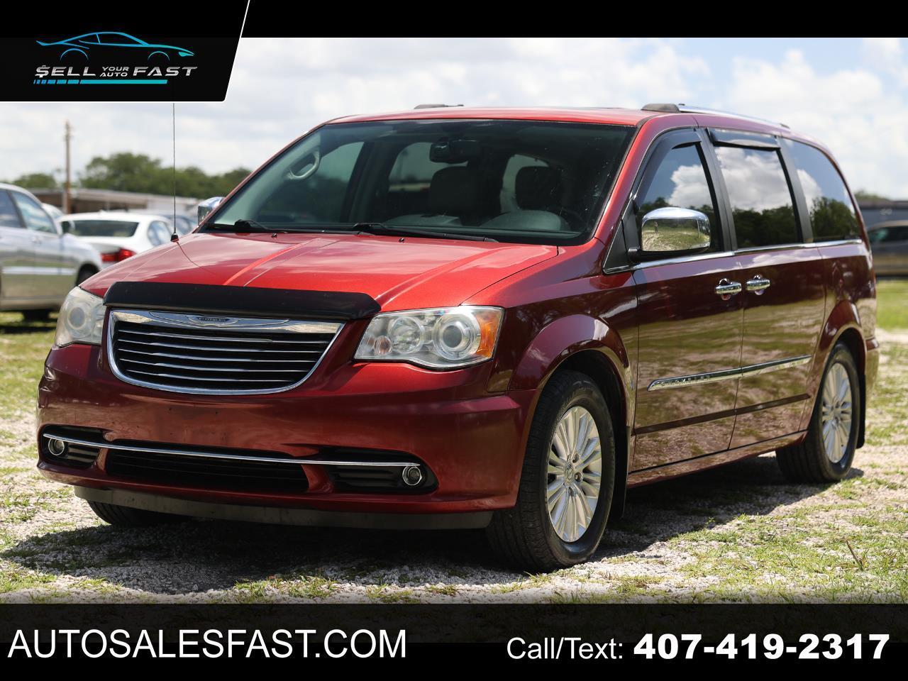 2014 Chrysler Town & Country Limited's photo