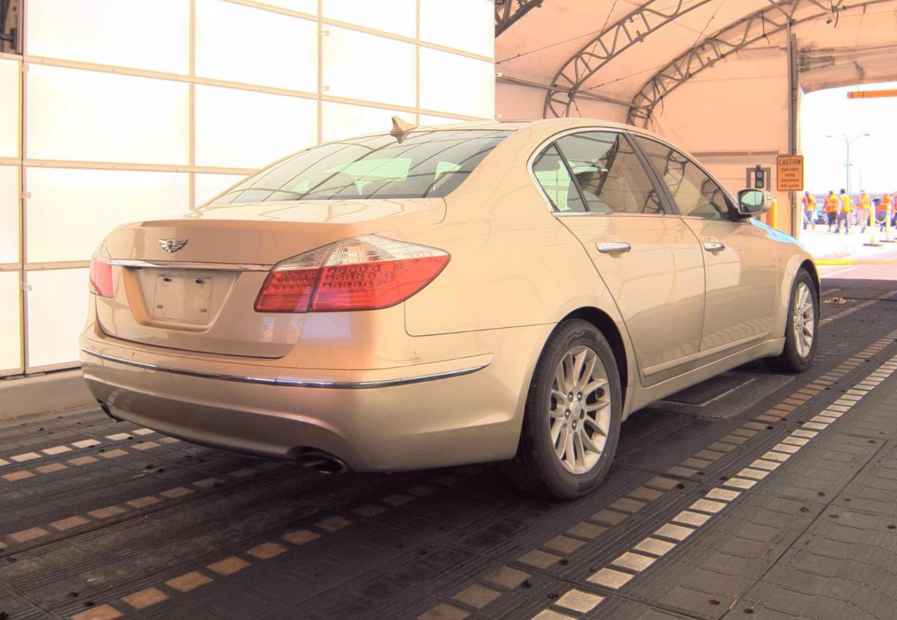 Hyundai Genesis  2011