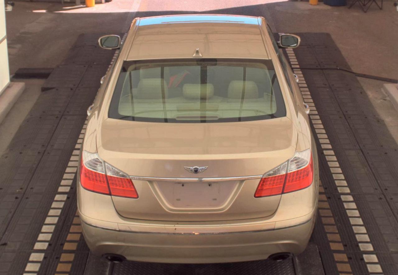 Hyundai Genesis  2011