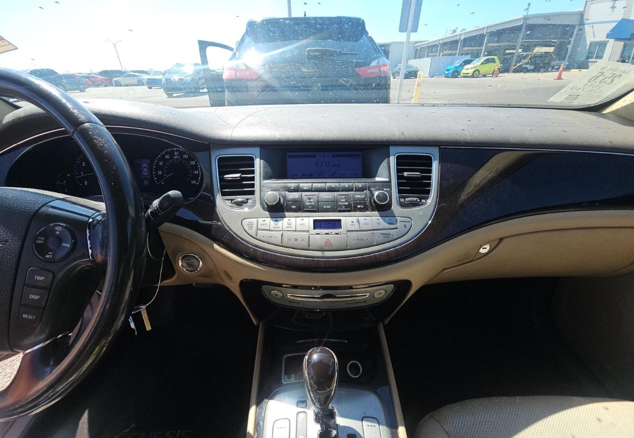 Hyundai Genesis  2011