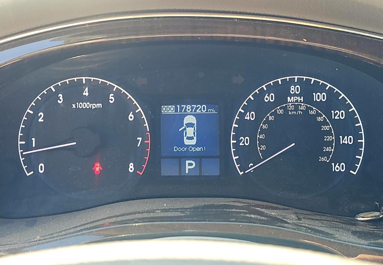 Hyundai Genesis  2011