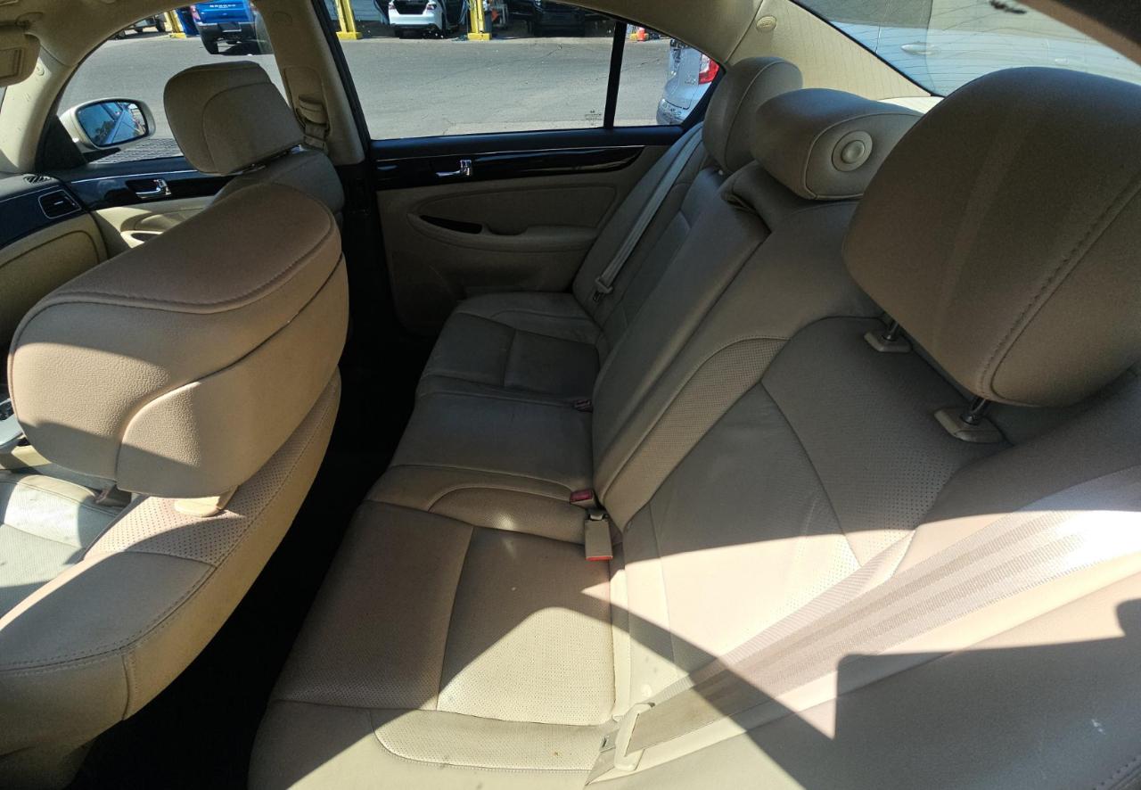 Hyundai Genesis  2011