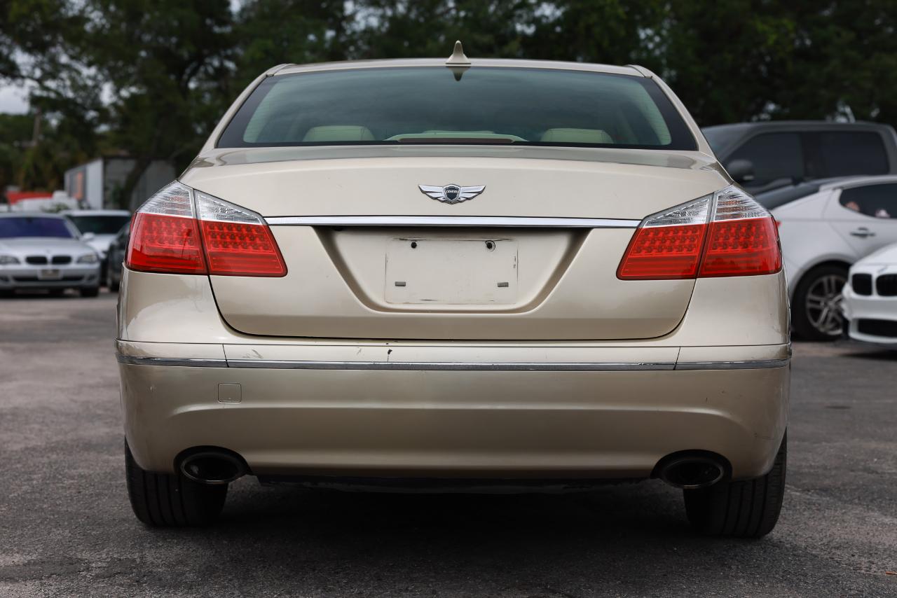 Hyundai Genesis  2011