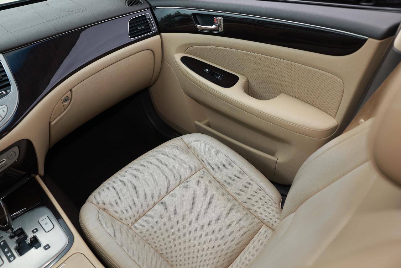 Hyundai Genesis  2011
