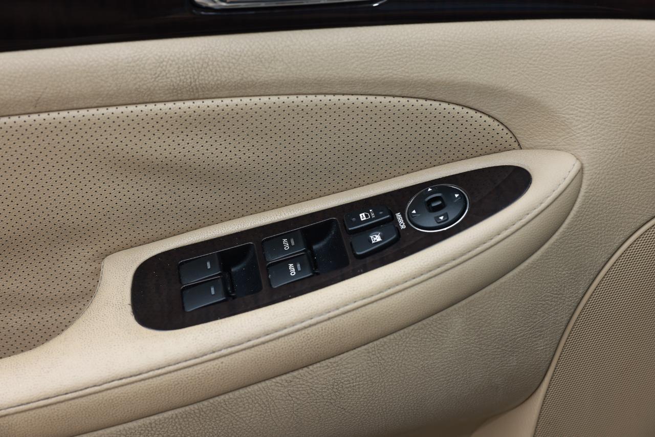 Hyundai Genesis  2011