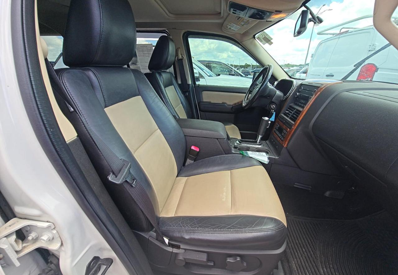 Ford Explorer  2010