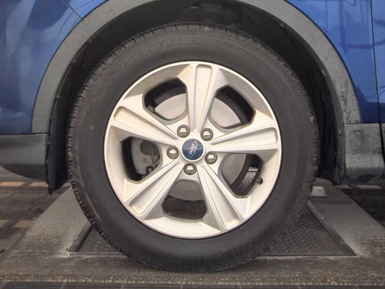 Ford Escape  2014