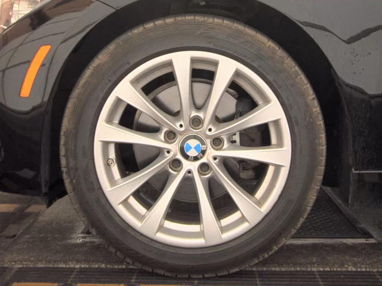 BMW 320i  2017