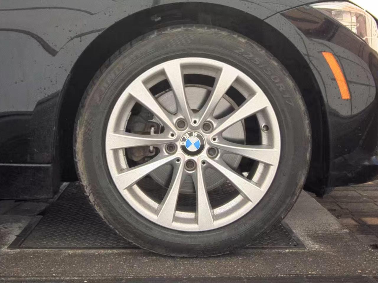 BMW 320i  2017