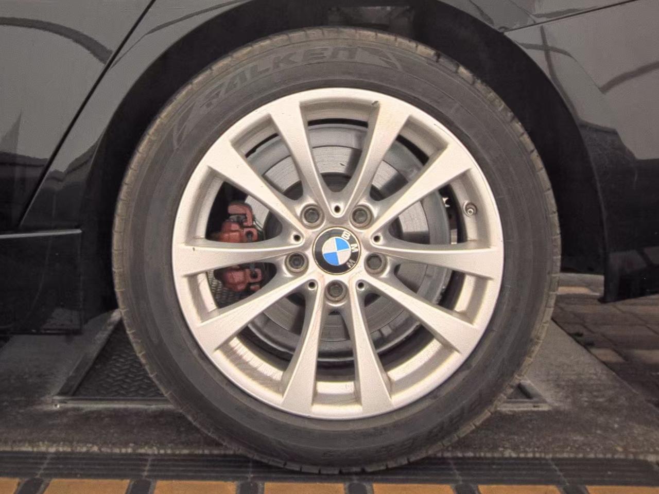 BMW 320i  2017