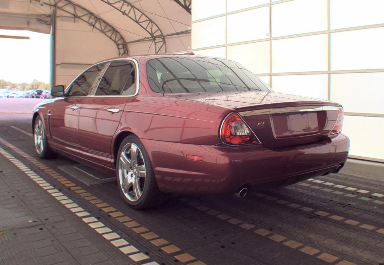Jaguar XJ8  2008