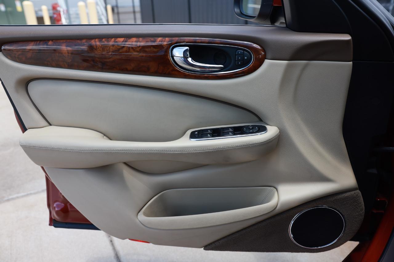 Jaguar XJ8  2008